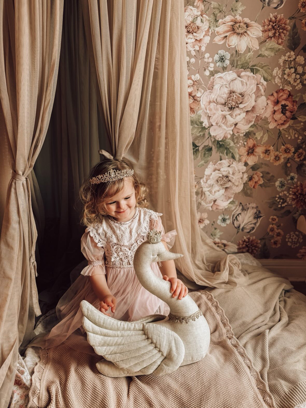 【stock】NEW Swan with crown