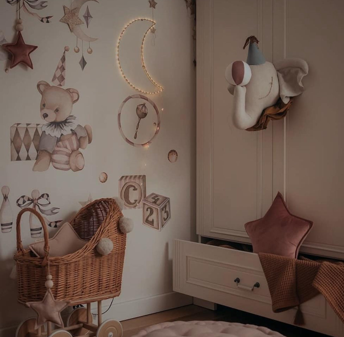 【Made‐to‐order】Elephant circus