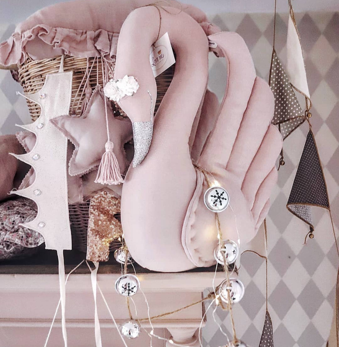 【Made‐to‐order】Swan with flower