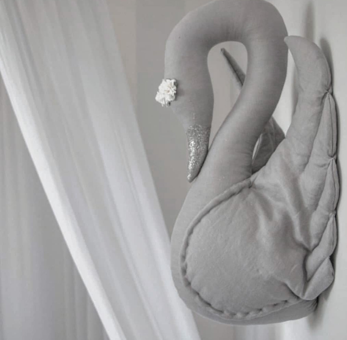 【Made‐to‐order】Swan with flower