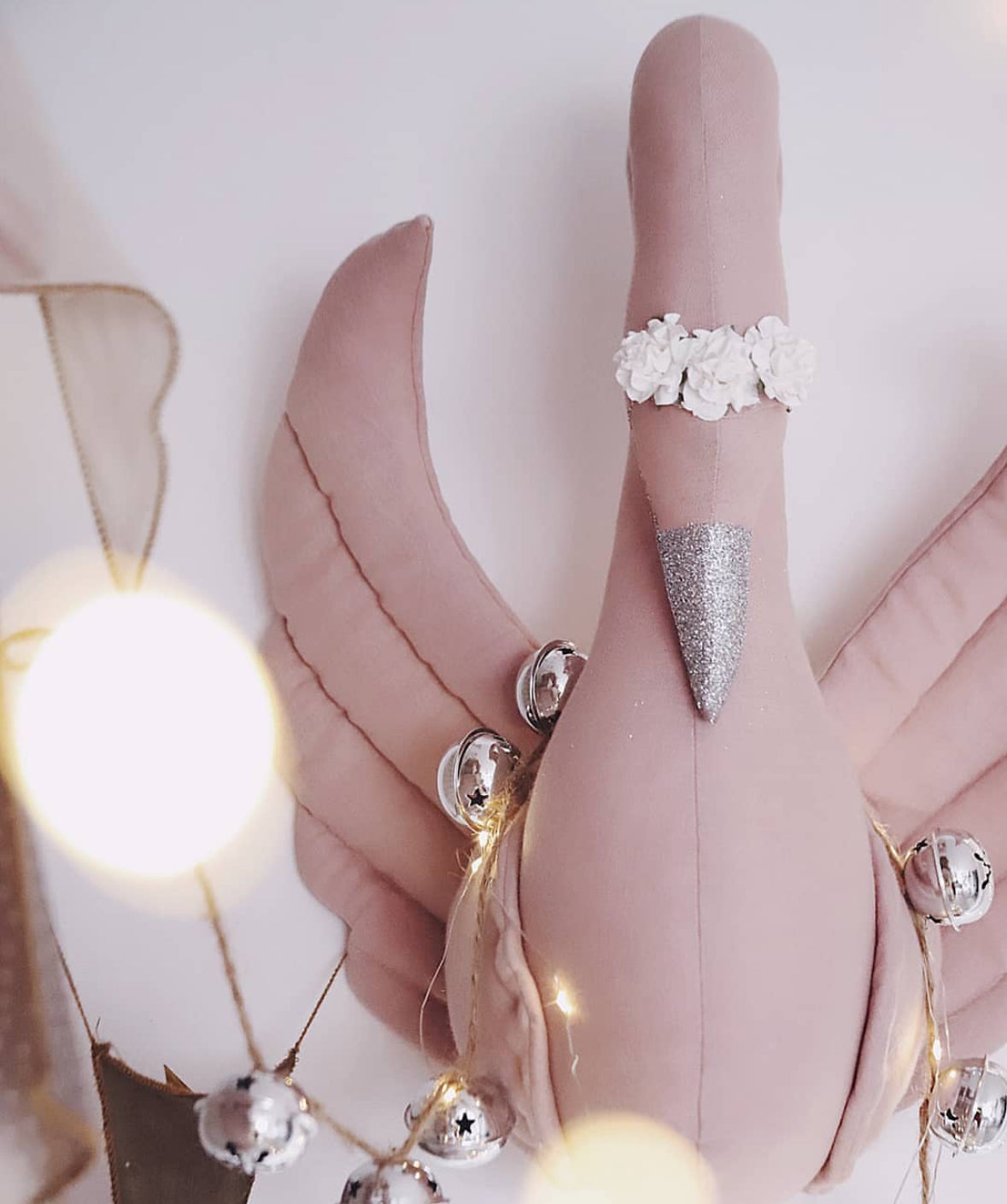 【Made‐to‐order】Swan with flower