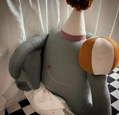 【Made‐to‐order】Elephant circus